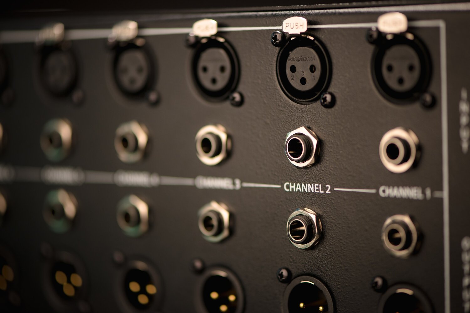Rupert Neve Designs R10 10-slot 500 Series Chassis
