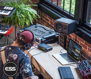 MOTU M2 2x2 USB-C Audio Interface for Recording, Mixing & Podcasting